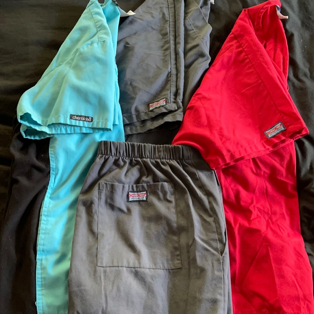 Cherokee scrubs all size small